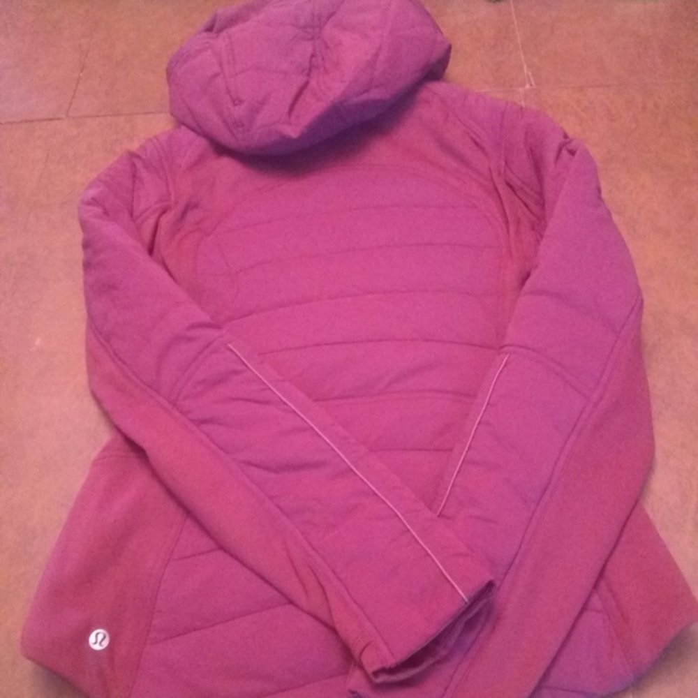 SOLD!!! Lululemon Extra Mile Jacket, Sz 4 - Picture 5 of 5